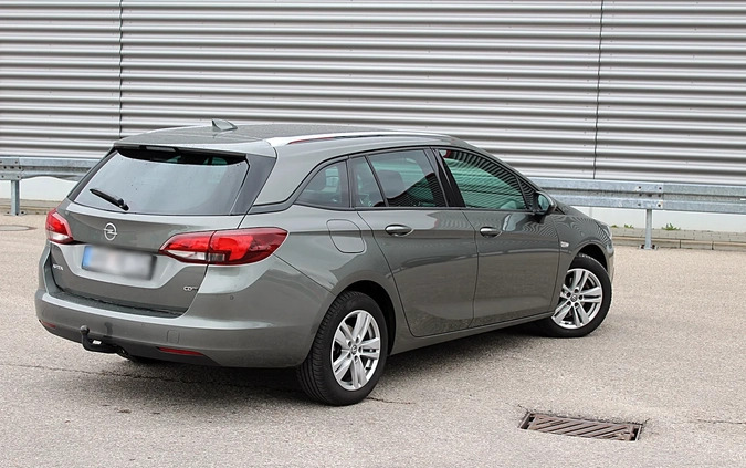 Opel Astra cena 34900 przebieg: 145000, rok produkcji 2018 z Chełmża małe 497
